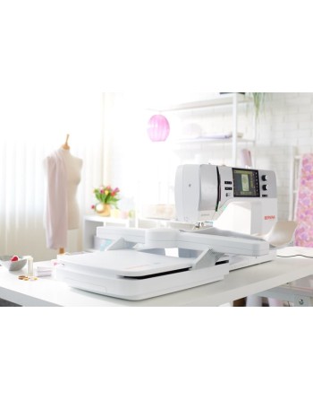 Machine à coudre Bernina B735 avec module de broderie