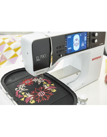 Broderie avec la machine à coudre et à broder Bernina B790 PRO