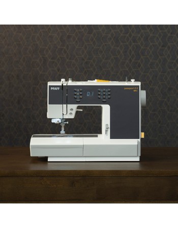 Machine à coudre électronique PFAFF Passport 2.0 esthétique