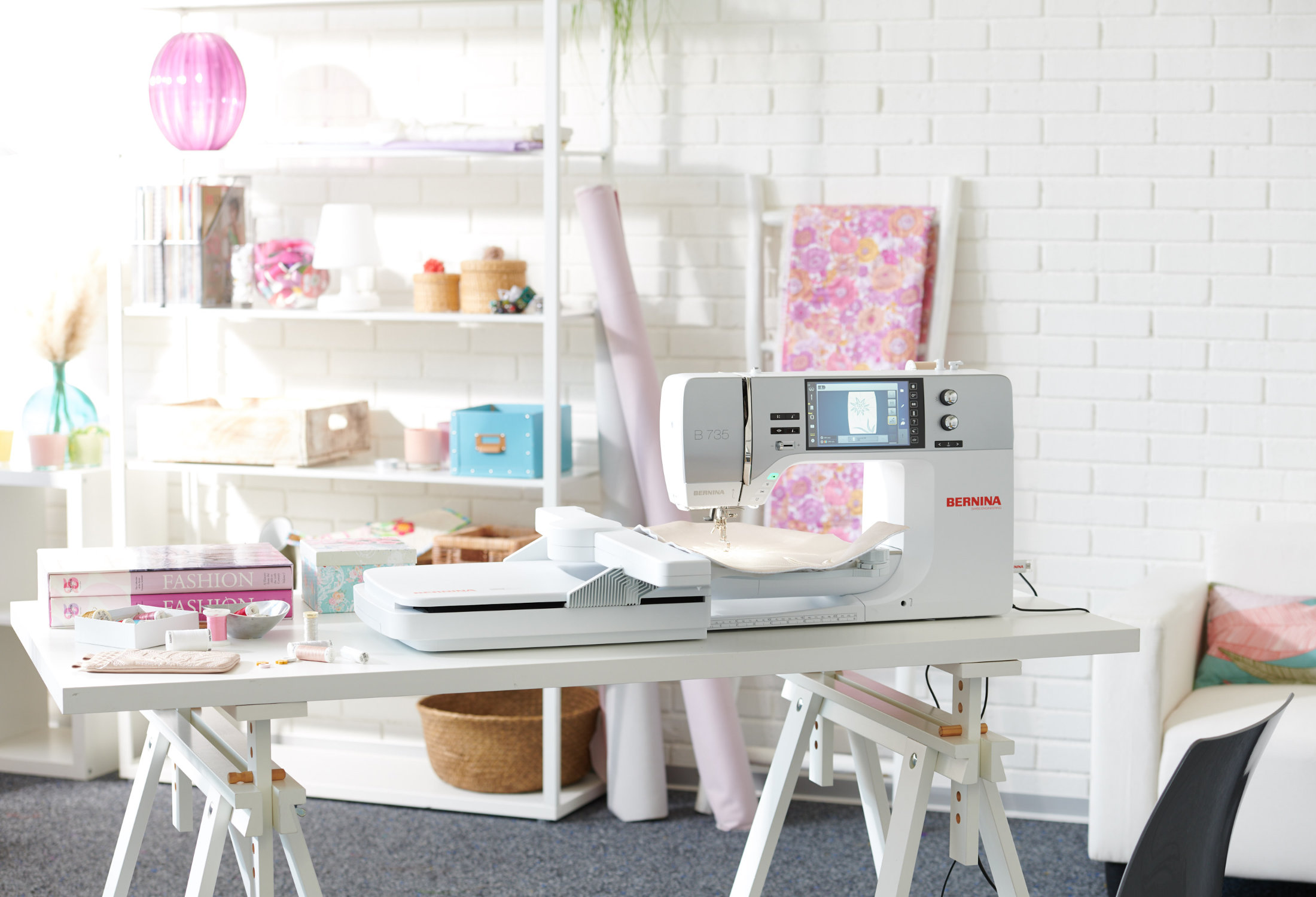 Machine à coudre et à broder Bernina 735