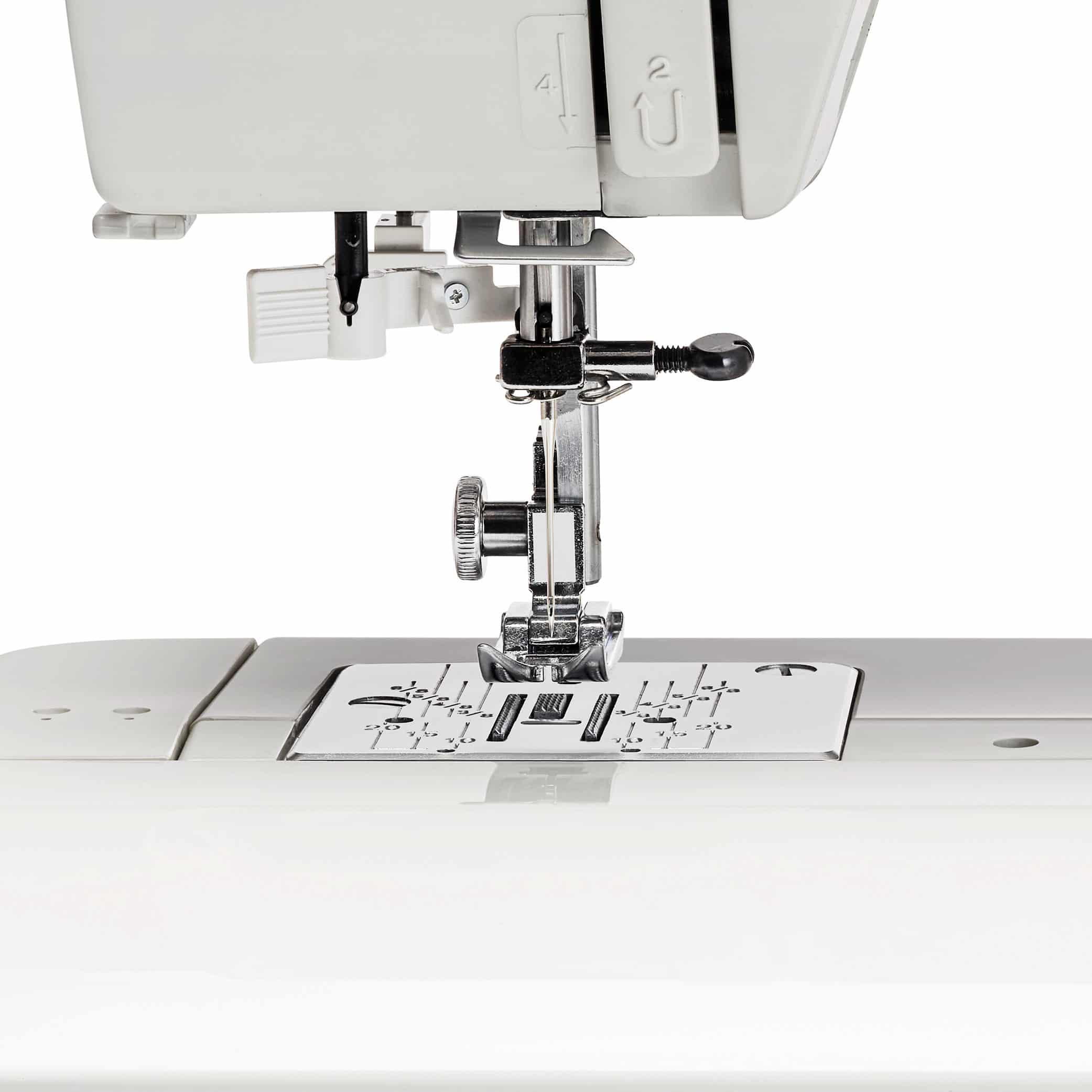 enfile aiguille integre elna explore 220s