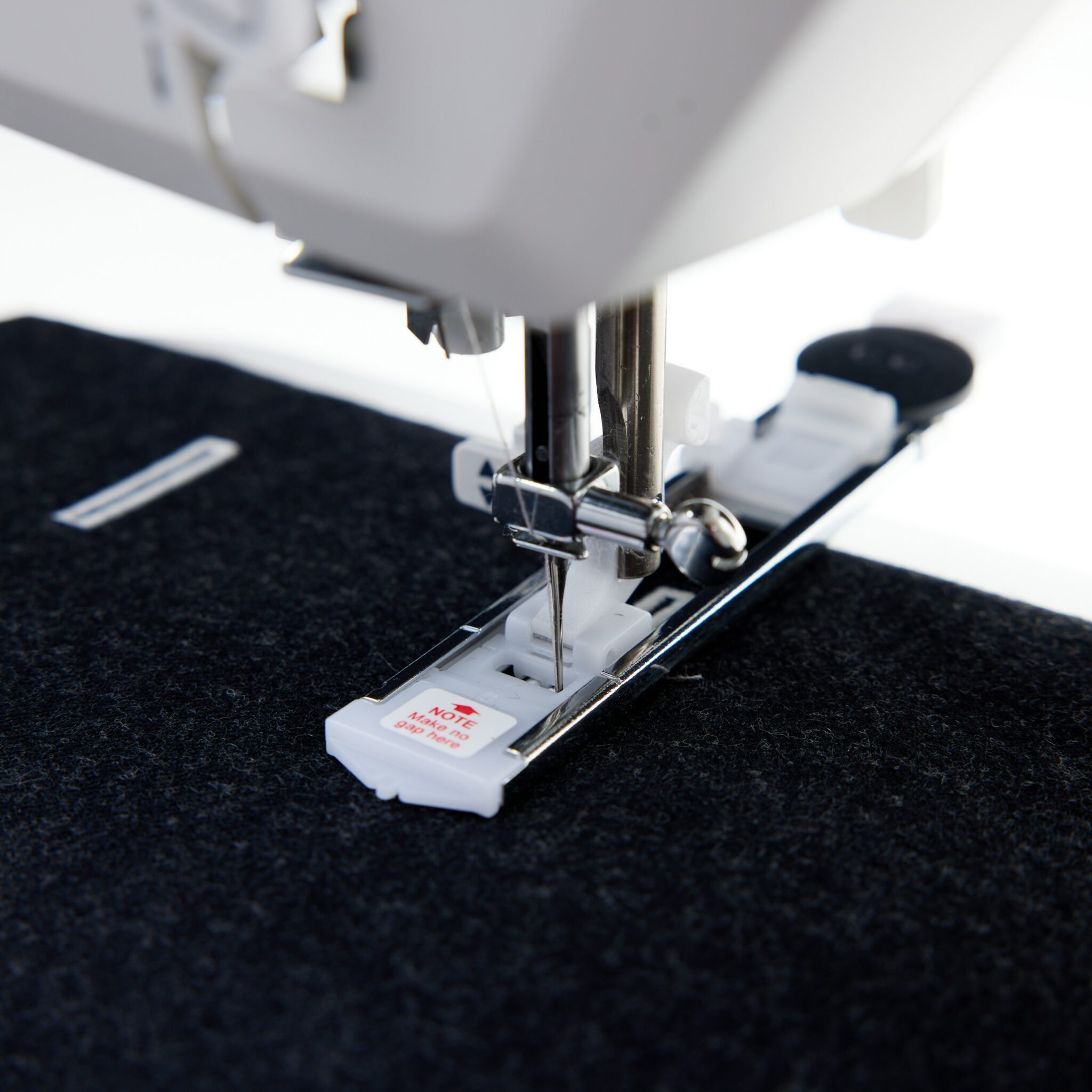 Boutonnière en une étape de la machine à coudre husqvarna-viking onyx 25